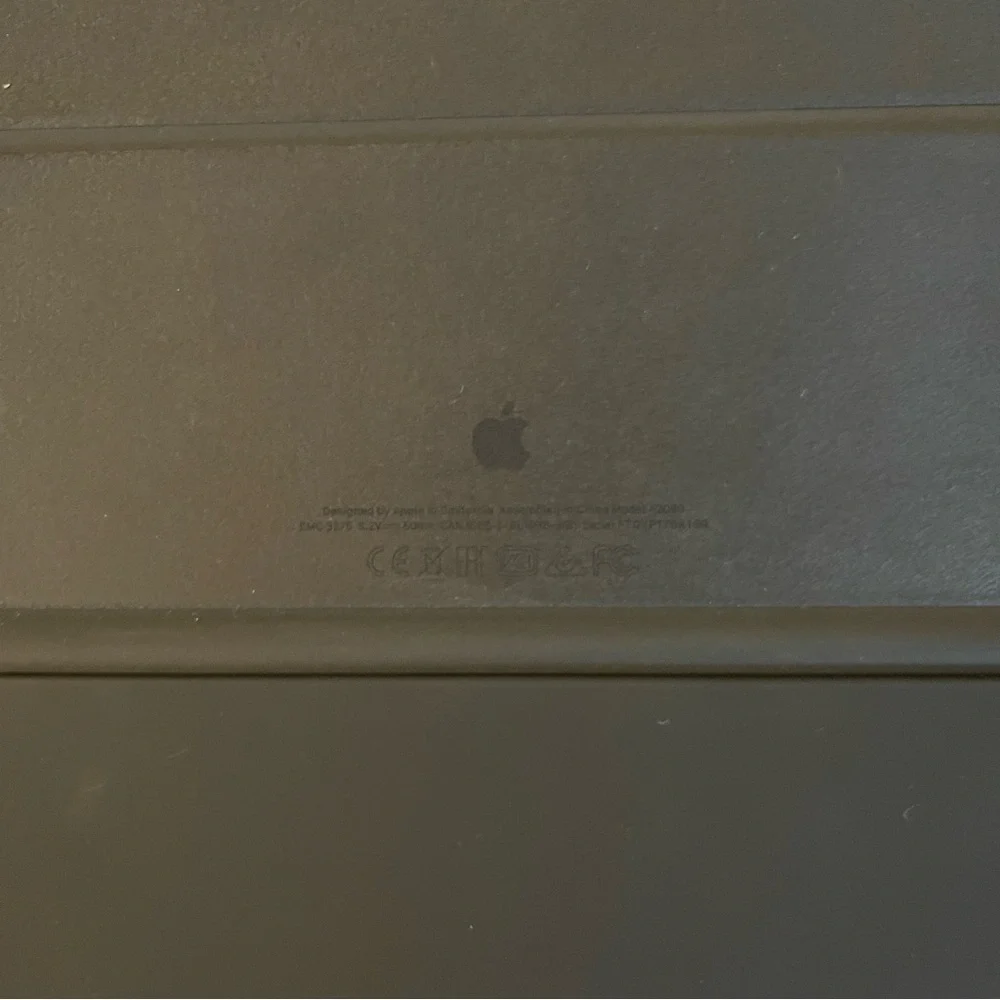 Apple Smart Keyboard. - Picture 2 of 3